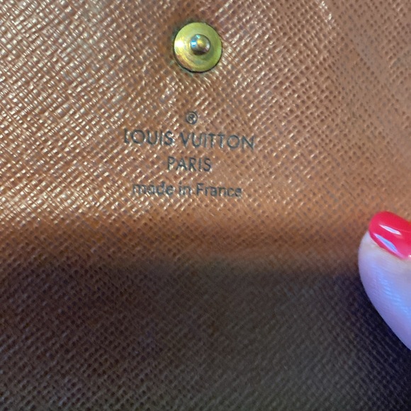 Beautiful monogrammed LV long wallet - Picture 6 of 6